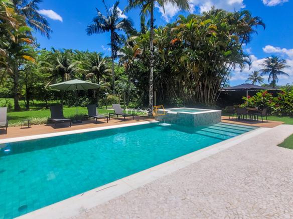Casa à Venda Condomínio Costa Verde Tabatinga com 6 suítes e 373m²