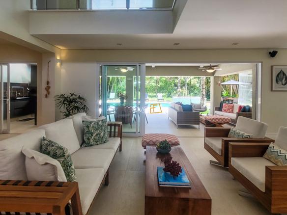 Casa à Venda Condomínio Costa Verde Tabatinga com 6 suítes e 373m²