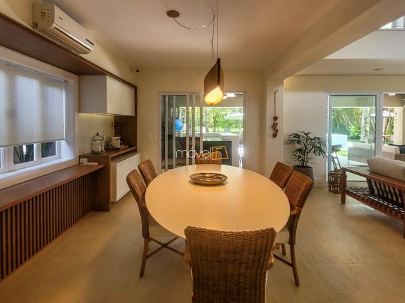 Casa à Venda Condomínio Costa Verde Tabatinga com 6 suítes e 373m²