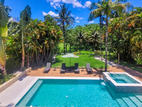 Casa à Venda Condomínio Costa Verde Tabatinga com 6 suítes e 373m²