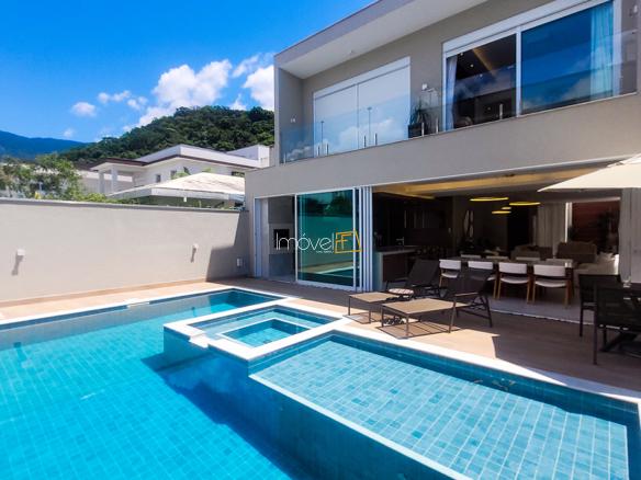 Casa nova à Venda no Condomínio Costa Nova Residence, em Massaguaçu com 3 suítes e 330m²