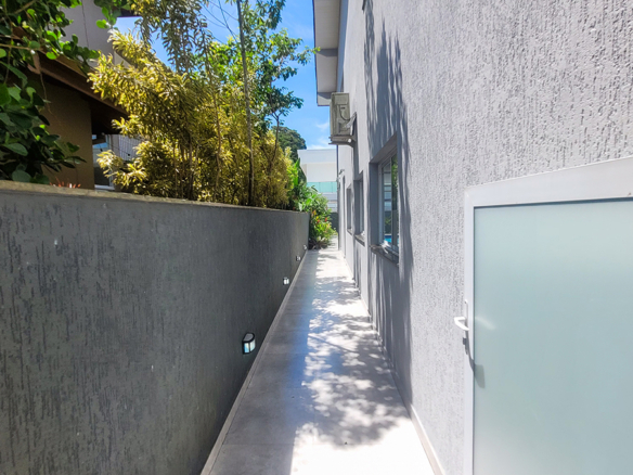 Casa à Venda no Condomínio Costa Nova Residence, em Massaguaçu com 3 suítes e 360m²