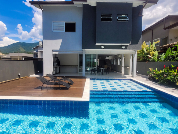 Casa à Venda no Condomínio Costa Nova Residence, em Massaguaçu com 3 suítes e 360m²