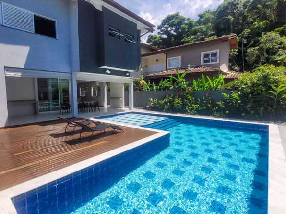 Casa à Venda no Condomínio Costa Nova Residence, em Massaguaçu com 3 suítes e 360m²