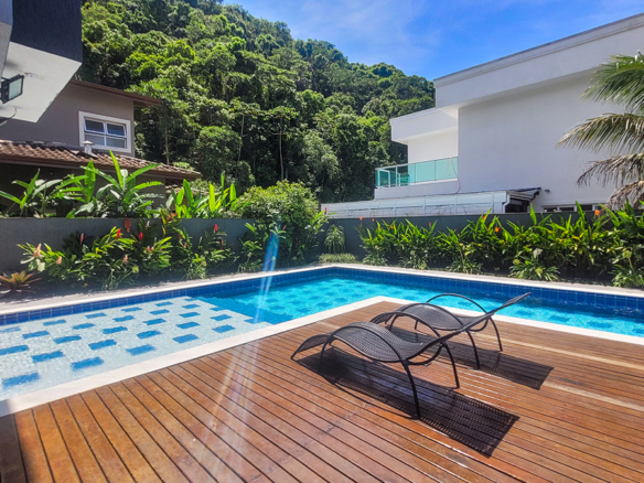 Casa à Venda no Condomínio Costa Nova Residence, em Massaguaçu com 3 suítes e 360m²