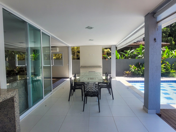 Casa à Venda no Condomínio Costa Nova Residence, em Massaguaçu com 3 suítes e 360m²