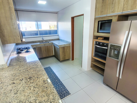 Casa à Venda no Condomínio Costa Nova Residence, em Massaguaçu com 3 suítes e 360m²