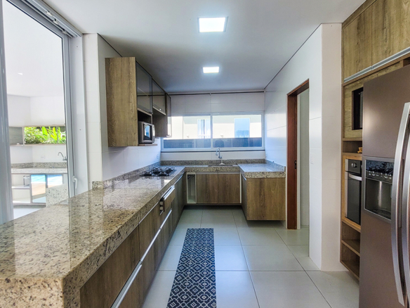 Casa à Venda no Condomínio Costa Nova Residence, em Massaguaçu com 3 suítes e 360m²