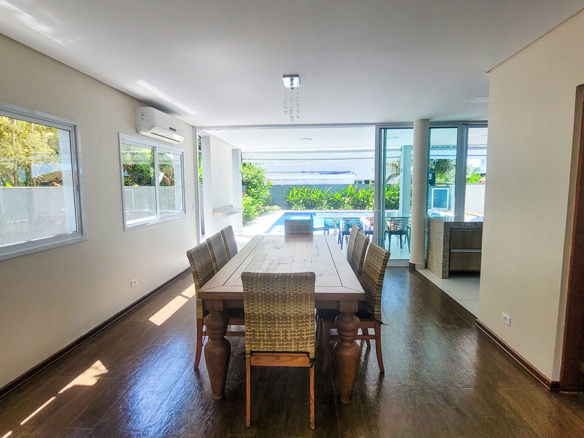 Casa à Venda no Condomínio Costa Nova Residence, em Massaguaçu com 3 suítes e 360m²