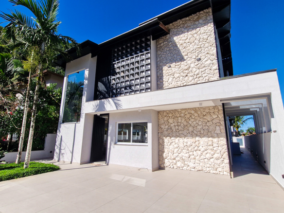 Casa à Venda no Condomínio Costa Nova Residence, em Massaguaçu com 3 suítes e 360m²