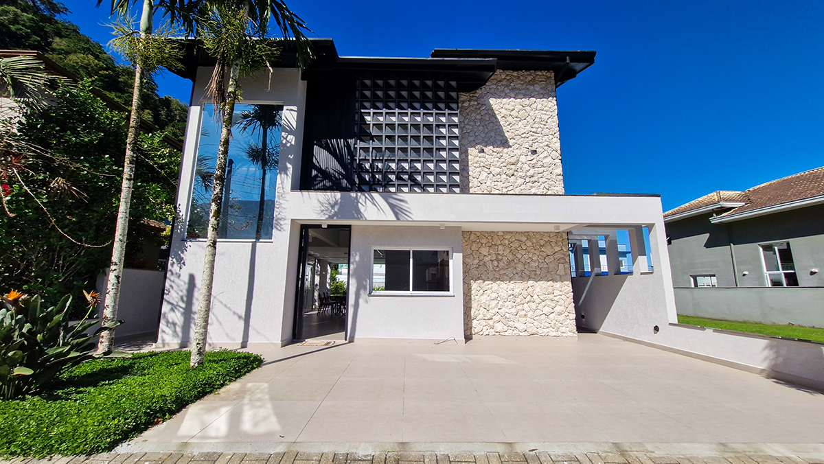 Casa à Venda no Condomínio Costa Nova Residence, em Massaguaçu com 3 suítes e 360m²