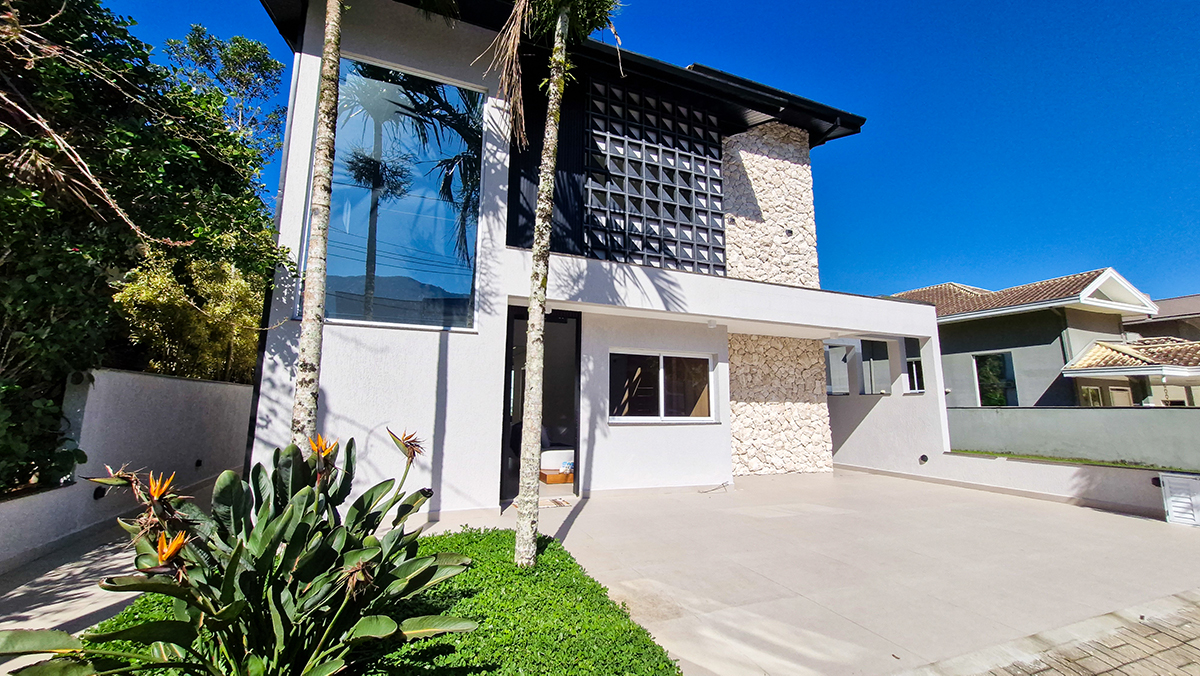 Casa à Venda no Condomínio Costa Nova Residence, em Massaguaçu com 3 suítes e 360m²