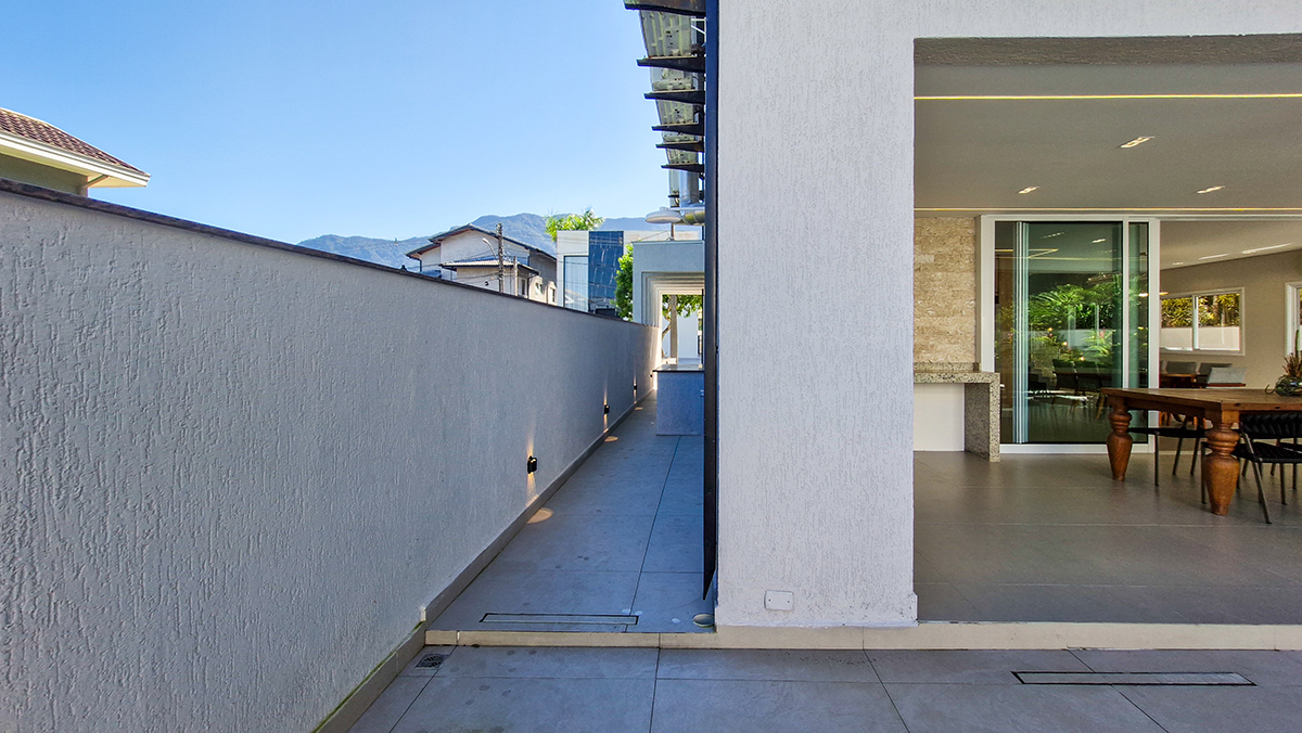 Casa à Venda no Condomínio Costa Nova Residence, em Massaguaçu com 3 suítes e 360m²