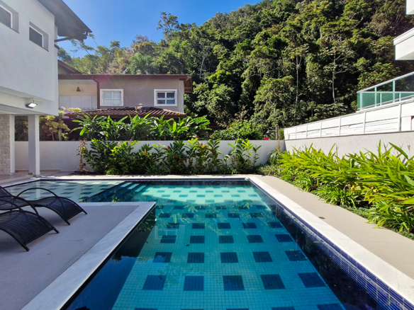 Casa à Venda no Condomínio Costa Nova Residence, em Massaguaçu com 3 suítes e 360m²