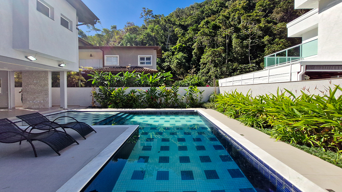 Casa à Venda no Condomínio Costa Nova Residence, em Massaguaçu com 3 suítes e 360m²