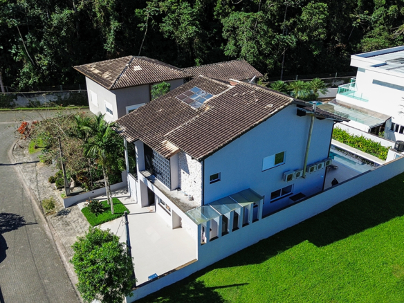 Casa à Venda no Condomínio Costa Nova Residence, em Massaguaçu com 3 suítes e 360m²