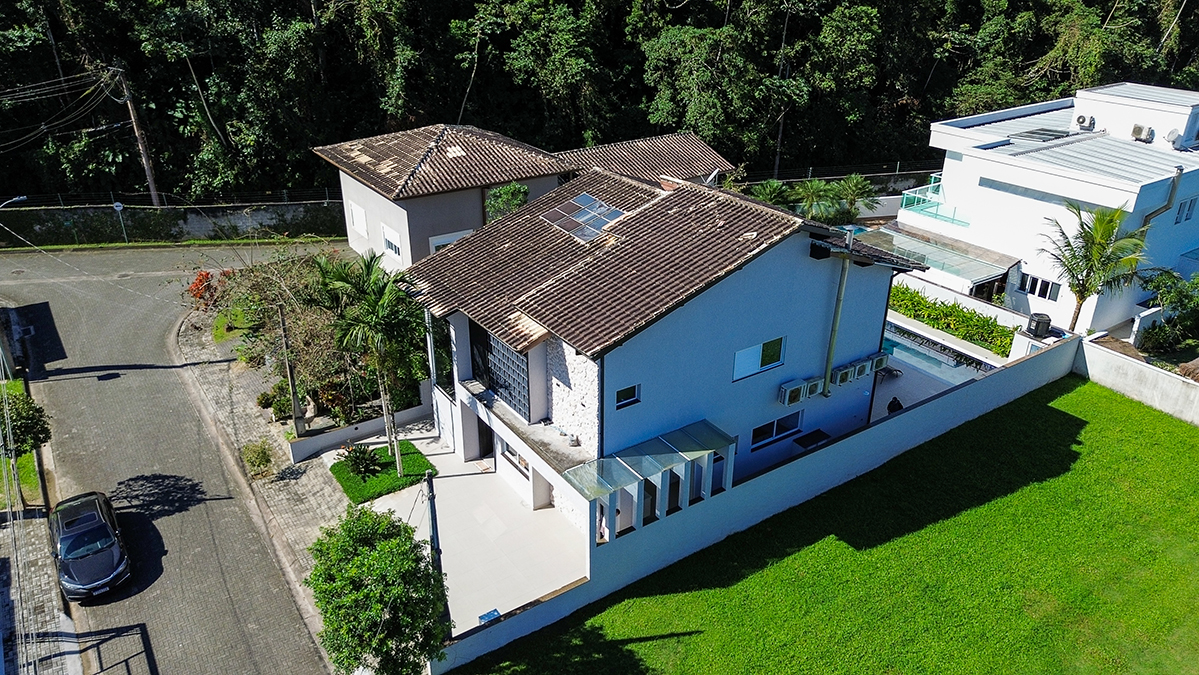 Casa à Venda no Condomínio Costa Nova Residence, em Massaguaçu com 3 suítes e 360m²