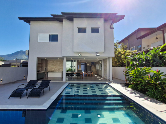 Casa à Venda no Condomínio Costa Nova Residence, em Massaguaçu com 3 suítes e 360m²