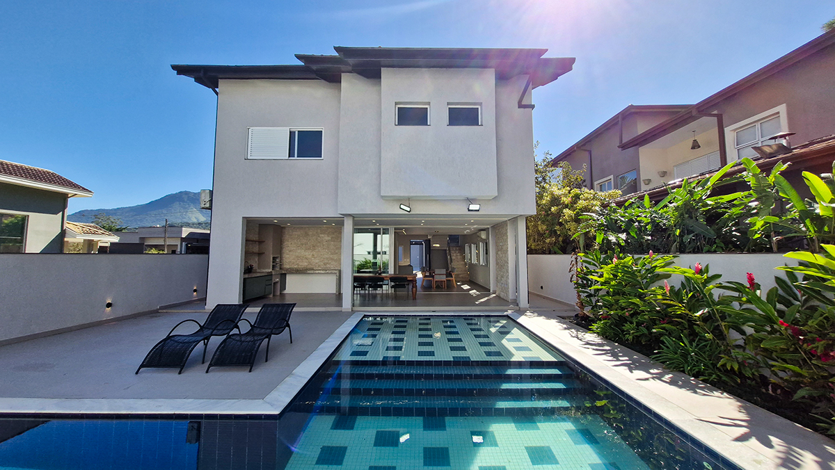 Casa à Venda no Condomínio Costa Nova Residence, em Massaguaçu com 3 suítes e 360m²