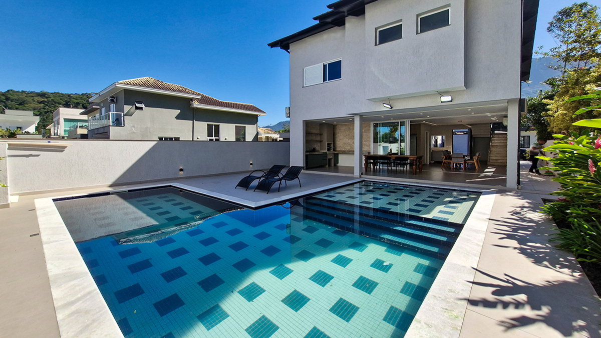 Casa à Venda no Condomínio Costa Nova Residence, em Massaguaçu com 3 suítes e 360m²