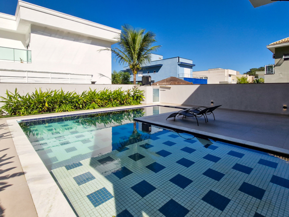 Casa à Venda no Condomínio Costa Nova Residence, em Massaguaçu com 3 suítes e 360m²