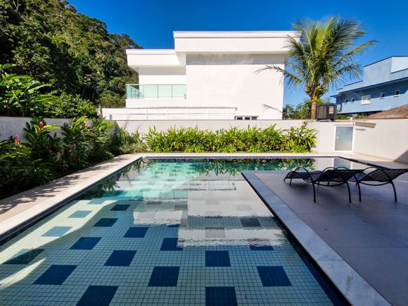 Casa à Venda no Condomínio Costa Nova Residence, em Massaguaçu com 3 suítes e 360m²