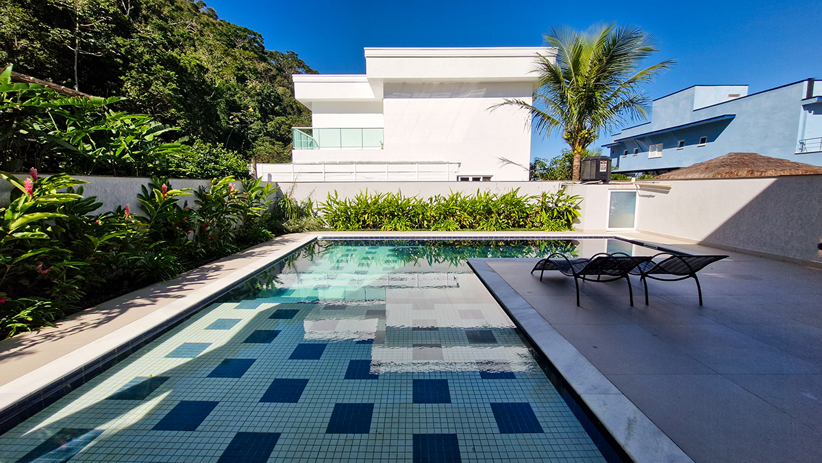 Casa à Venda no Condomínio Costa Nova Residence, em Massaguaçu com 3 suítes e 360m²
