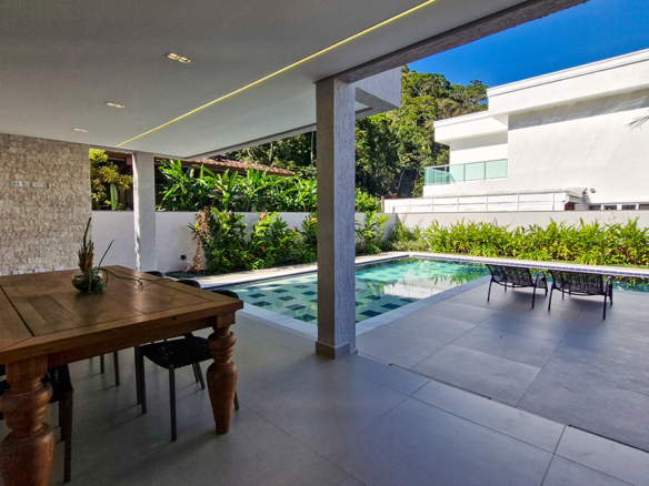 Casa à Venda no Condomínio Costa Nova Residence, em Massaguaçu com 3 suítes e 360m²