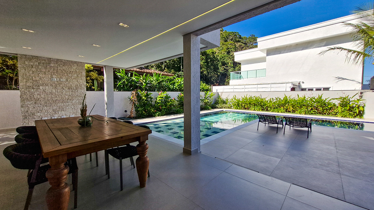 Casa à Venda no Condomínio Costa Nova Residence, em Massaguaçu com 3 suítes e 360m²