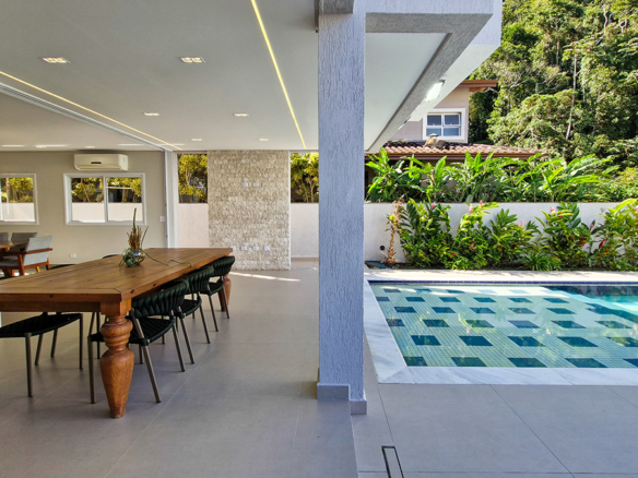 Casa à Venda no Condomínio Costa Nova Residence, em Massaguaçu com 3 suítes e 360m²