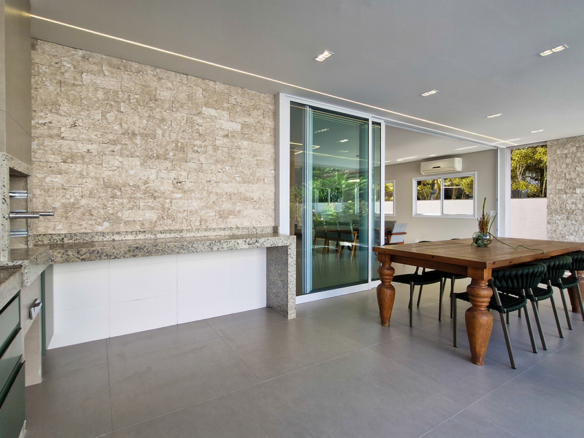 Casa à Venda no Condomínio Costa Nova Residence, em Massaguaçu com 3 suítes e 360m²