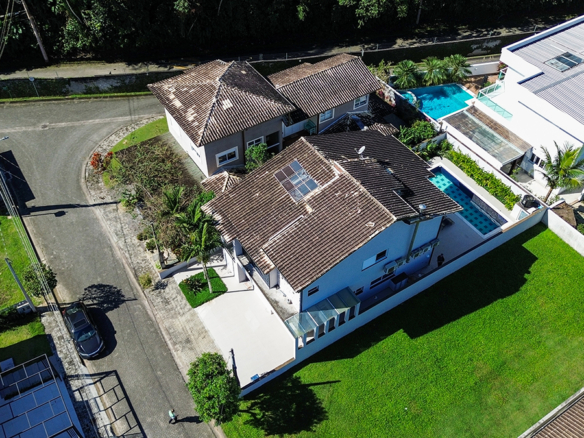 Casa à Venda no Condomínio Costa Nova Residence, em Massaguaçu com 3 suítes e 360m²