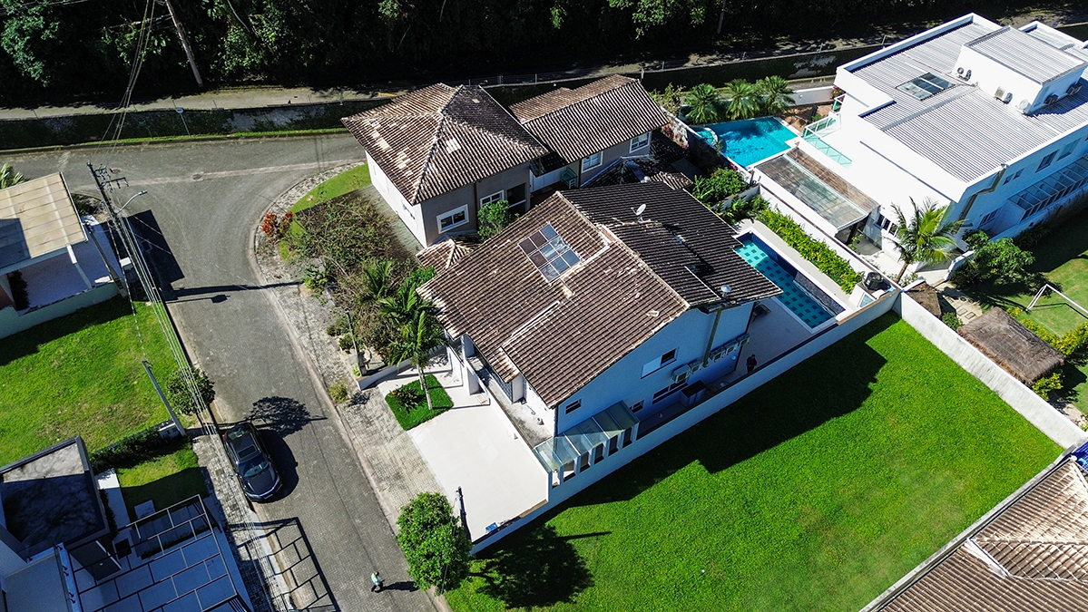 Casa à Venda no Condomínio Costa Nova Residence, em Massaguaçu com 3 suítes e 360m²