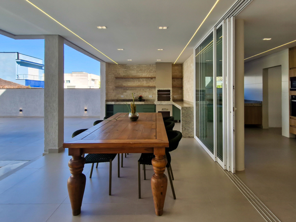 Casa à Venda no Condomínio Costa Nova Residence, em Massaguaçu com 3 suítes e 360m²