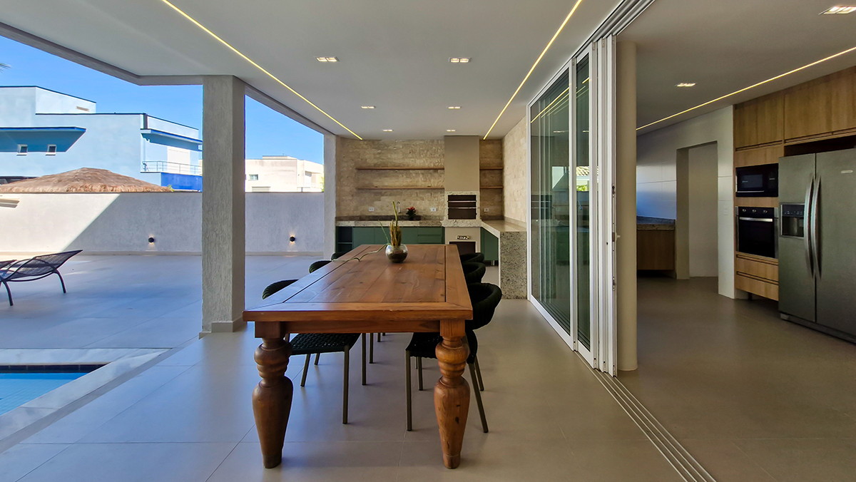 Casa à Venda no Condomínio Costa Nova Residence, em Massaguaçu com 3 suítes e 360m²