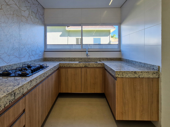 Casa à Venda no Condomínio Costa Nova Residence, em Massaguaçu com 3 suítes e 360m²