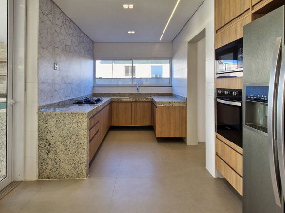Casa à Venda no Condomínio Costa Nova Residence, em Massaguaçu com 3 suítes e 360m²