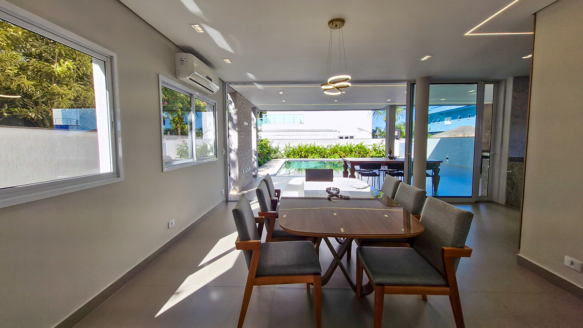 Casa à Venda no Condomínio Costa Nova Residence, em Massaguaçu com 3 suítes e 360m²