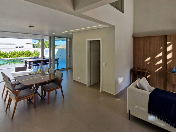 Casa à Venda no Condomínio Costa Nova Residence, em Massaguaçu com 3 suítes e 360m²