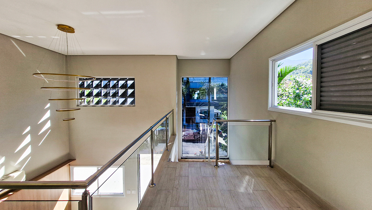 Casa à Venda no Condomínio Costa Nova Residence, em Massaguaçu com 3 suítes e 360m²