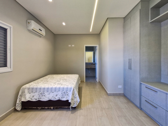 Casa à Venda no Condomínio Costa Nova Residence, em Massaguaçu com 3 suítes e 360m²