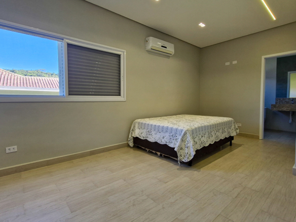 Casa à Venda no Condomínio Costa Nova Residence, em Massaguaçu com 3 suítes e 360m²