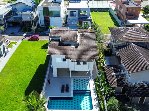 Casa à Venda no Condomínio Costa Nova Residence, em Massaguaçu com 3 suítes e 360m²
