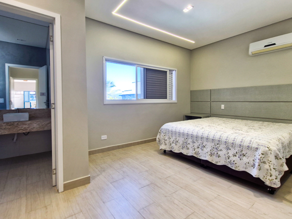 Casa à Venda no Condomínio Costa Nova Residence, em Massaguaçu com 3 suítes e 360m²