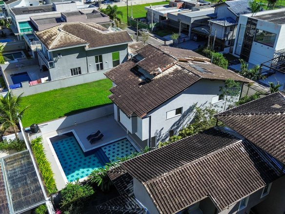Casa à Venda no Condomínio Costa Nova Residence, em Massaguaçu com 3 suítes e 360m²