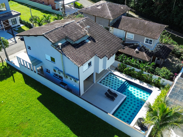Casa à Venda no Condomínio Costa Nova Residence, em Massaguaçu com 3 suítes e 360m²