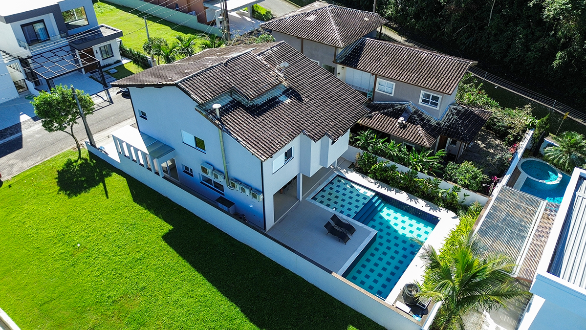 Casa à Venda no Condomínio Costa Nova Residence, em Massaguaçu com 3 suítes e 360m²