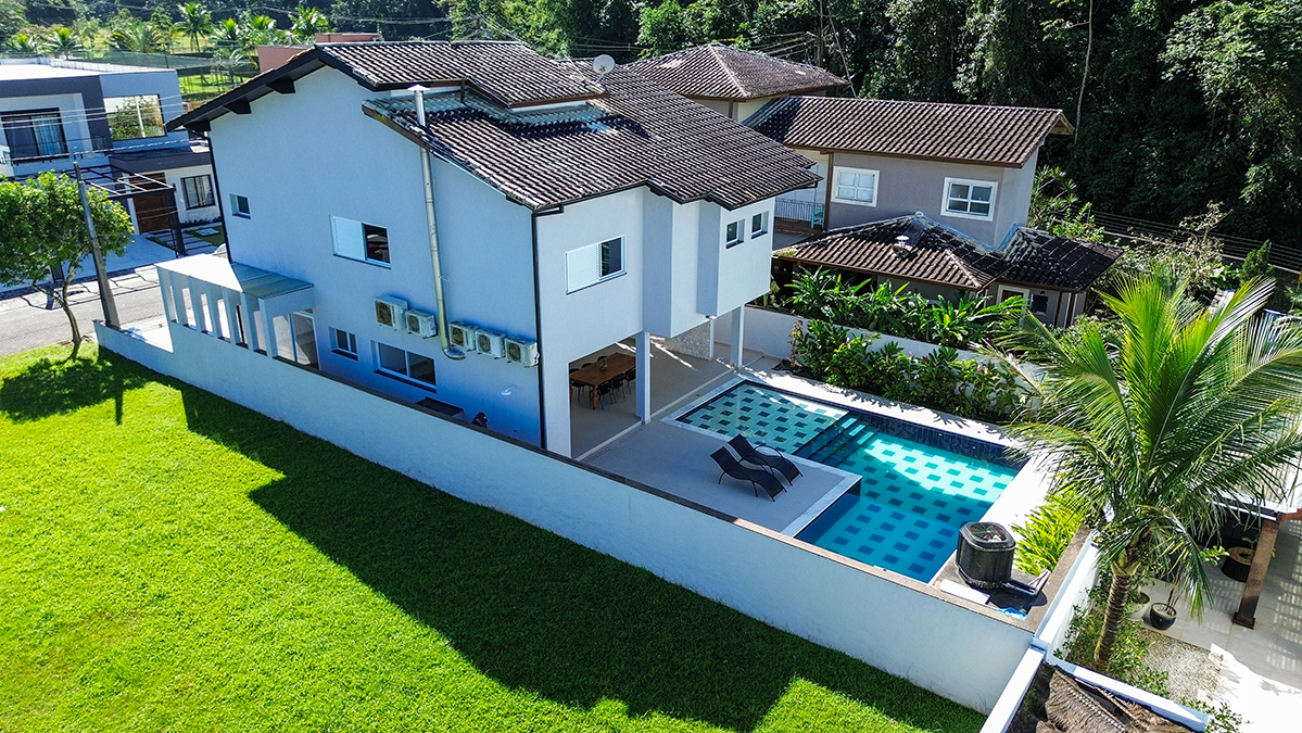 Casa à Venda no Condomínio Costa Nova Residence, em Massaguaçu com 3 suítes e 360m²