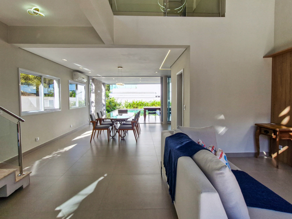 Casa à Venda no Condomínio Costa Nova Residence, em Massaguaçu com 3 suítes e 360m²