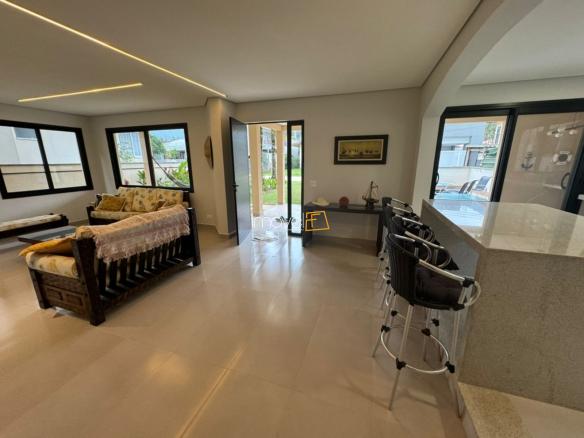 Casa para temporada em Ubatuba no Condomínio Salga Lagoinha com 7 quartos e 300m²